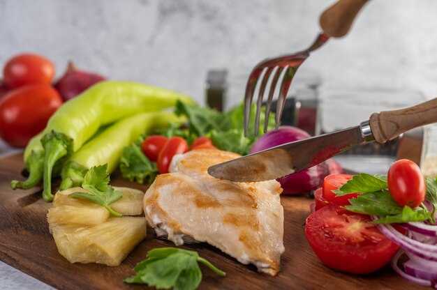 Как выбрать копченую курицу для салата