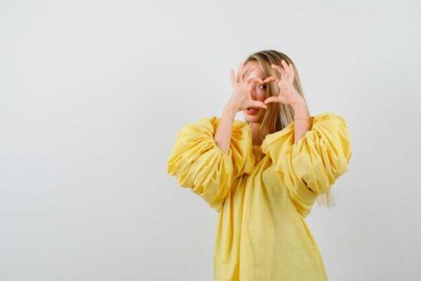 Почему взрослые иногда ведут себя как дети и как это влияет на их жизнь